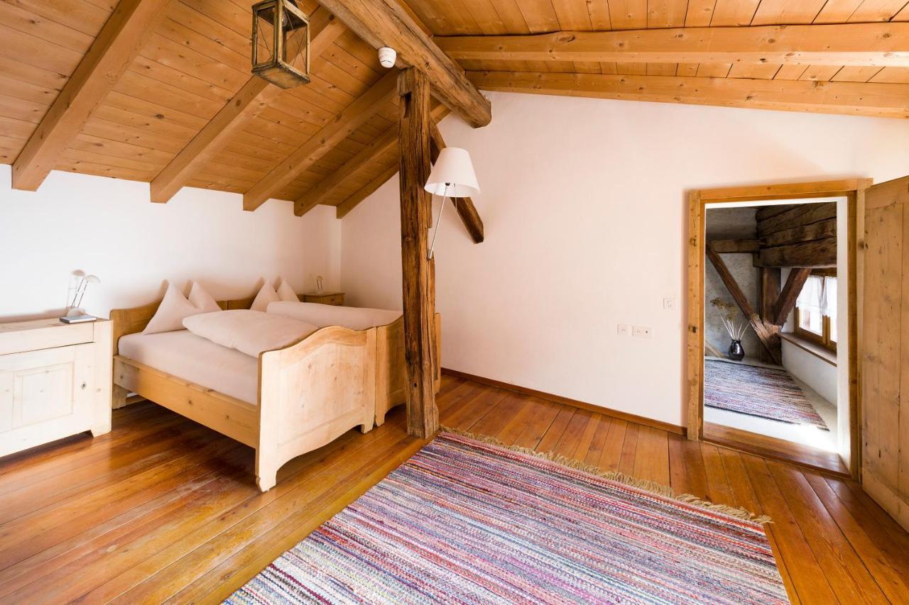 Hotel Chasa Chalavaina Müstair الغرفة الصورة