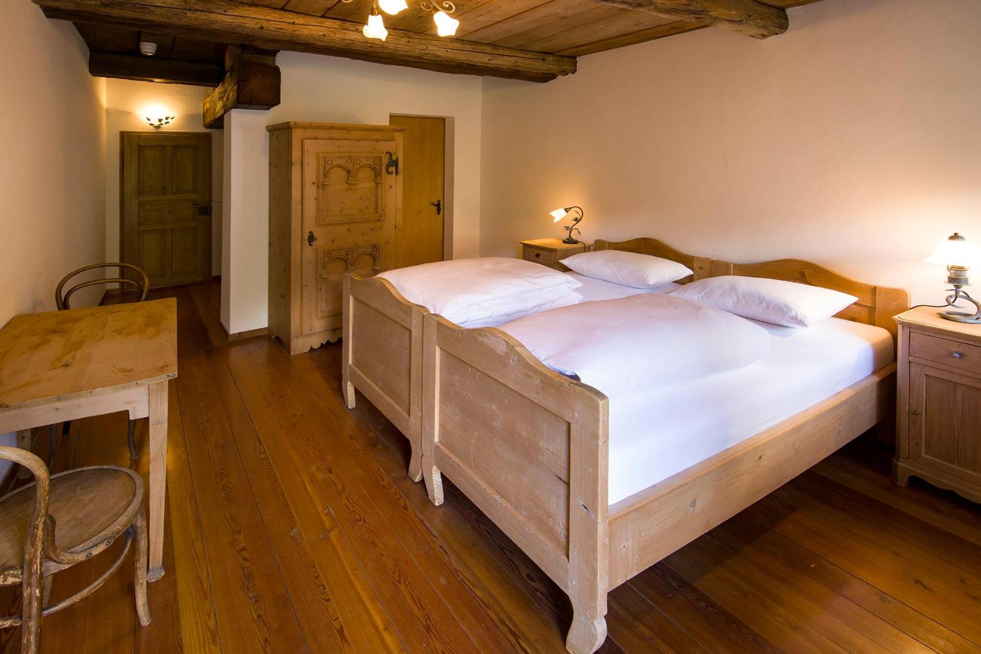 Hotel Chasa Chalavaina Müstair الغرفة الصورة