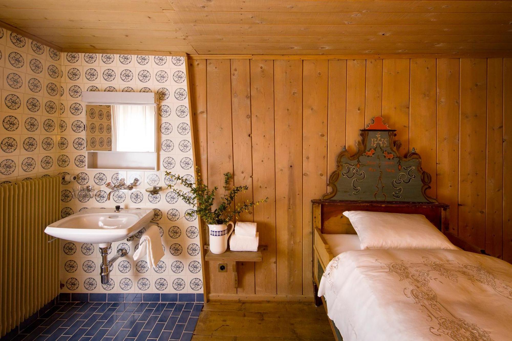 Hotel Chasa Chalavaina Müstair الغرفة الصورة