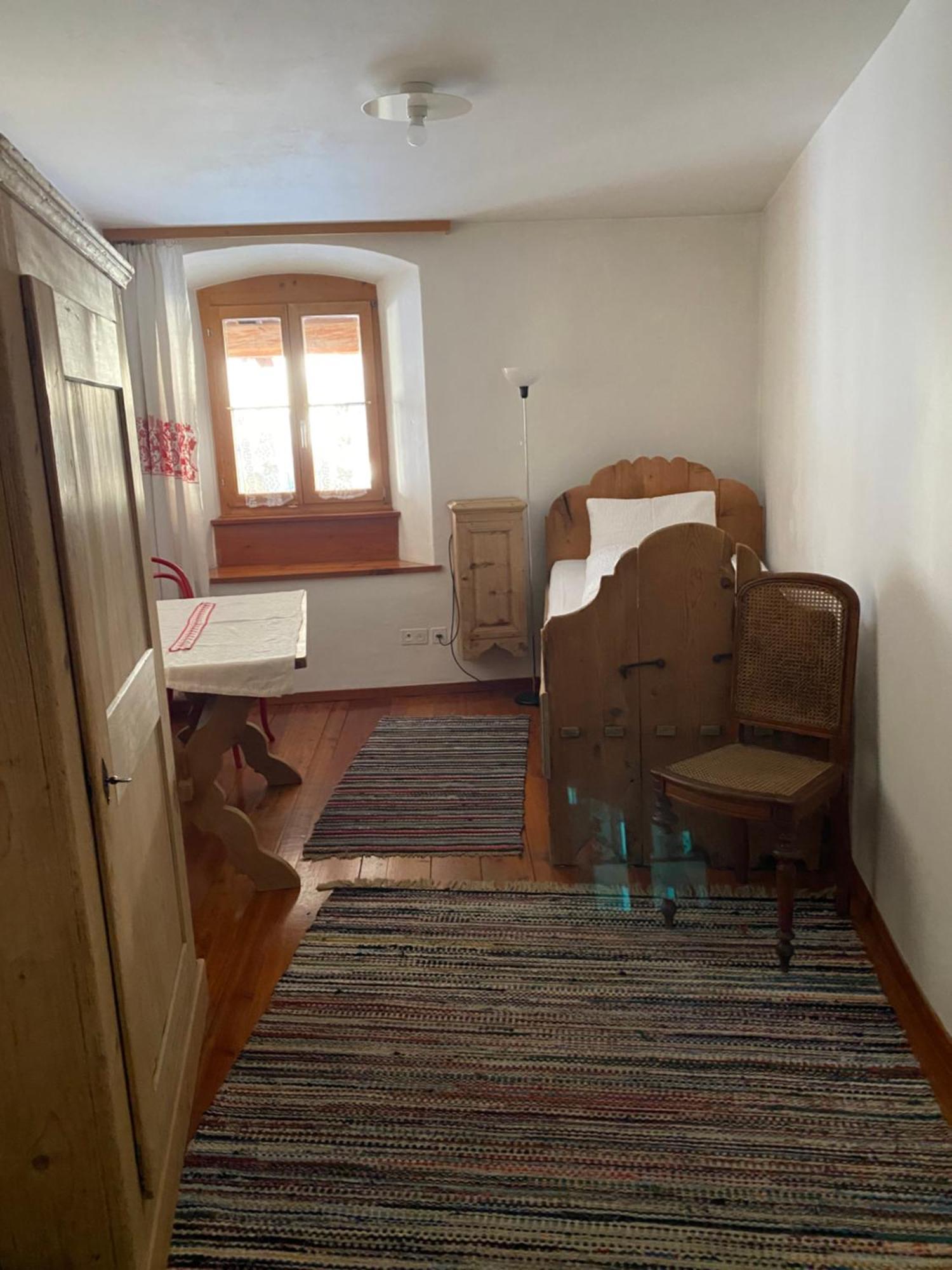 Hotel Chasa Chalavaina Müstair الغرفة الصورة